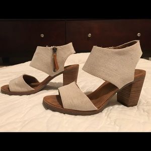Toms canvas heels